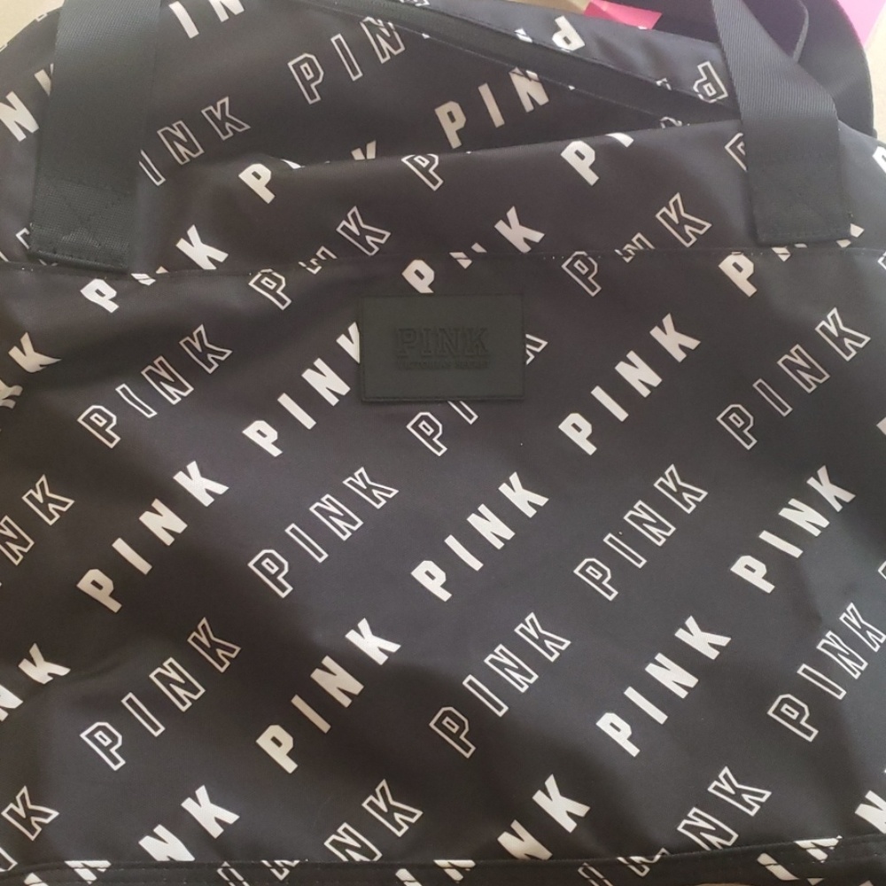 😍 NWOT PINK VS Duffle Bag 😍